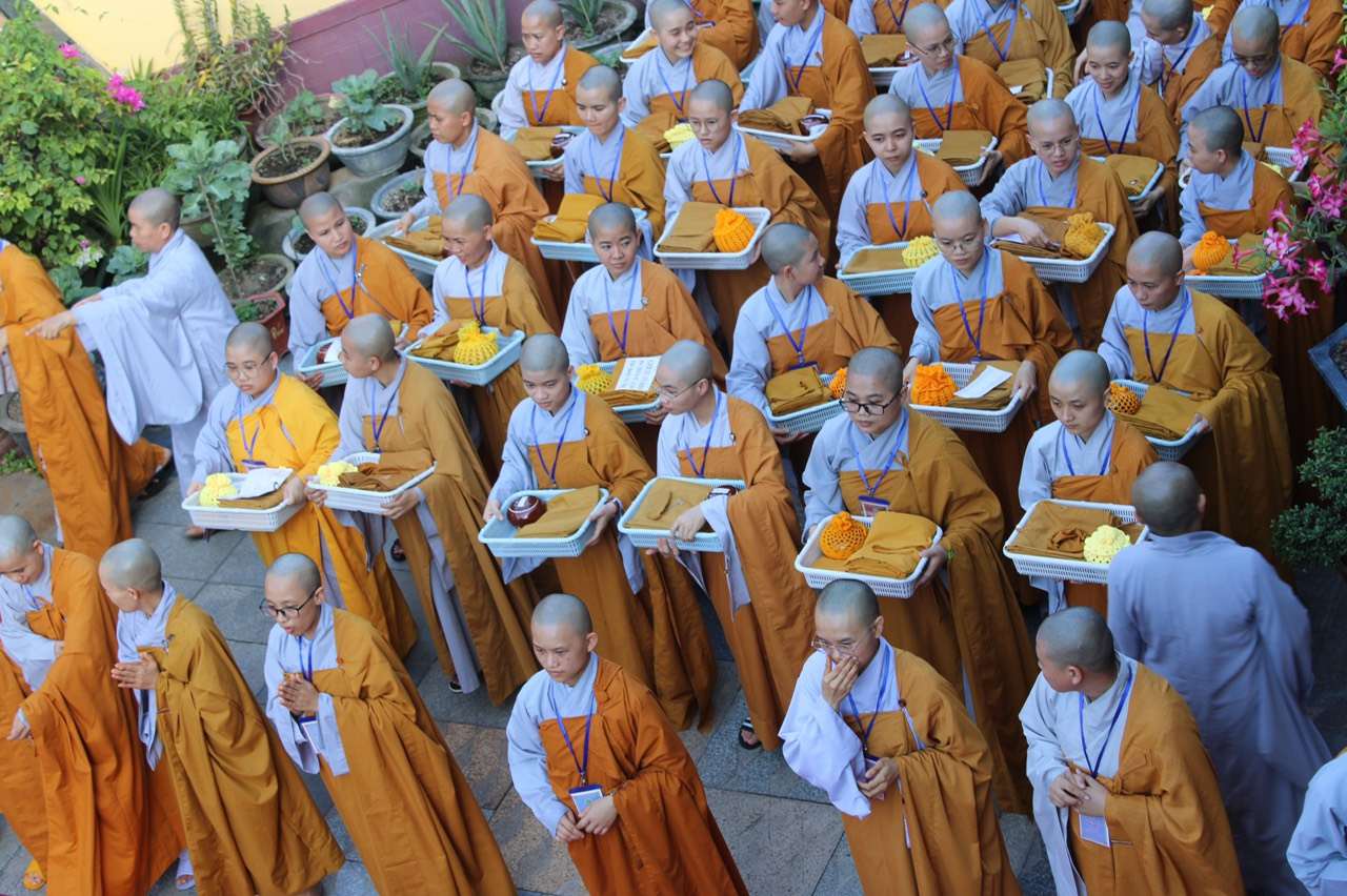 Giới tử Ni cầu Chánh pháp với Đại Tăng